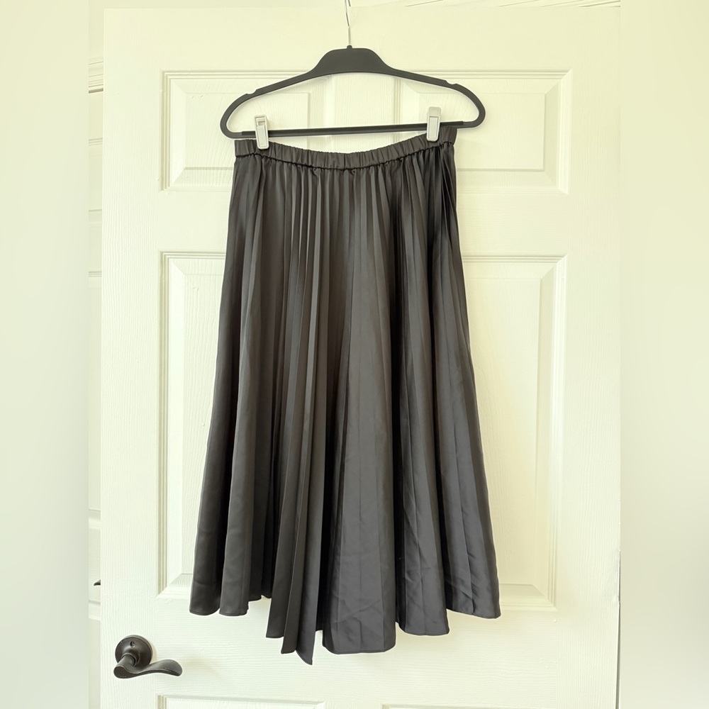 Uniqlo Black Pleated Skirt
